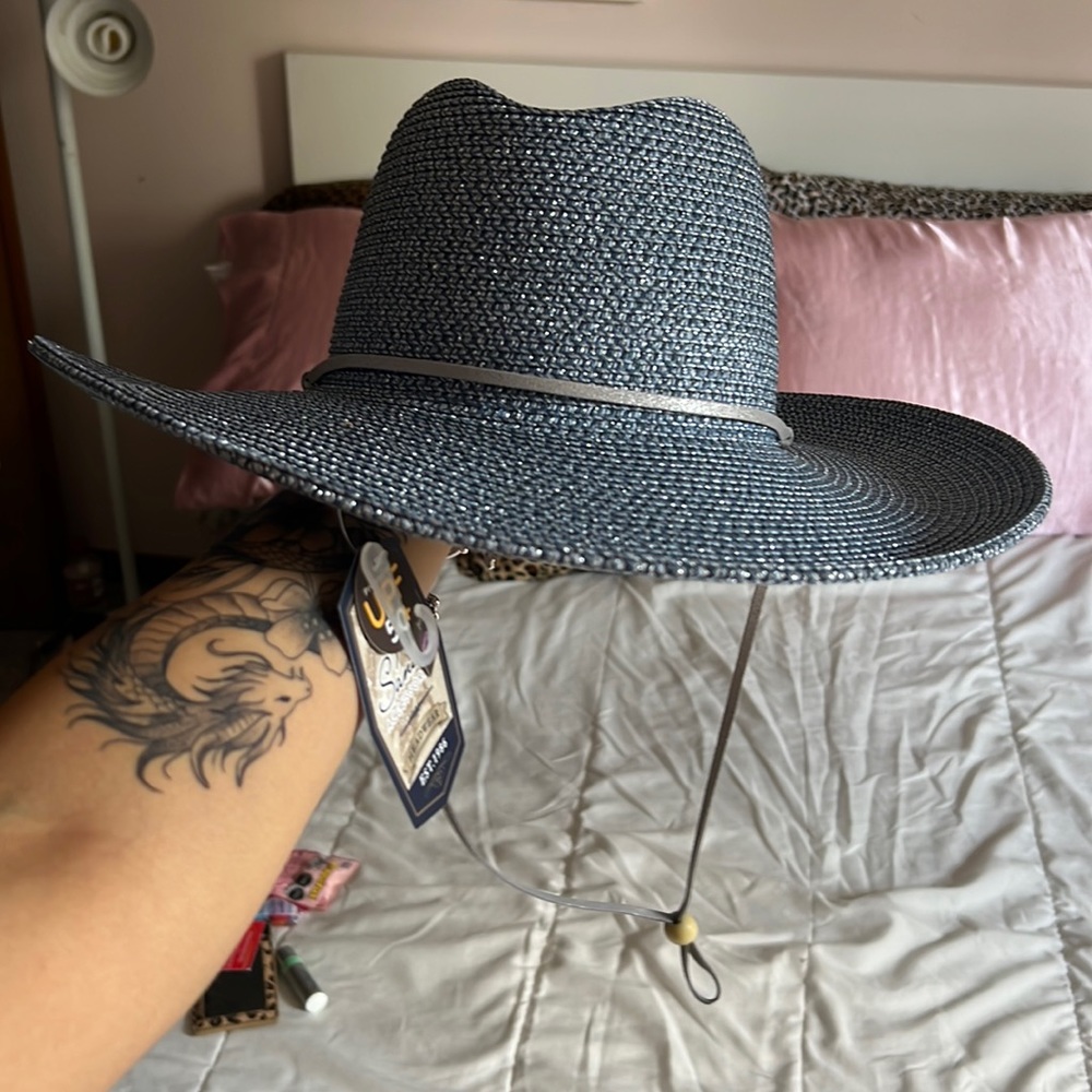 blue hat